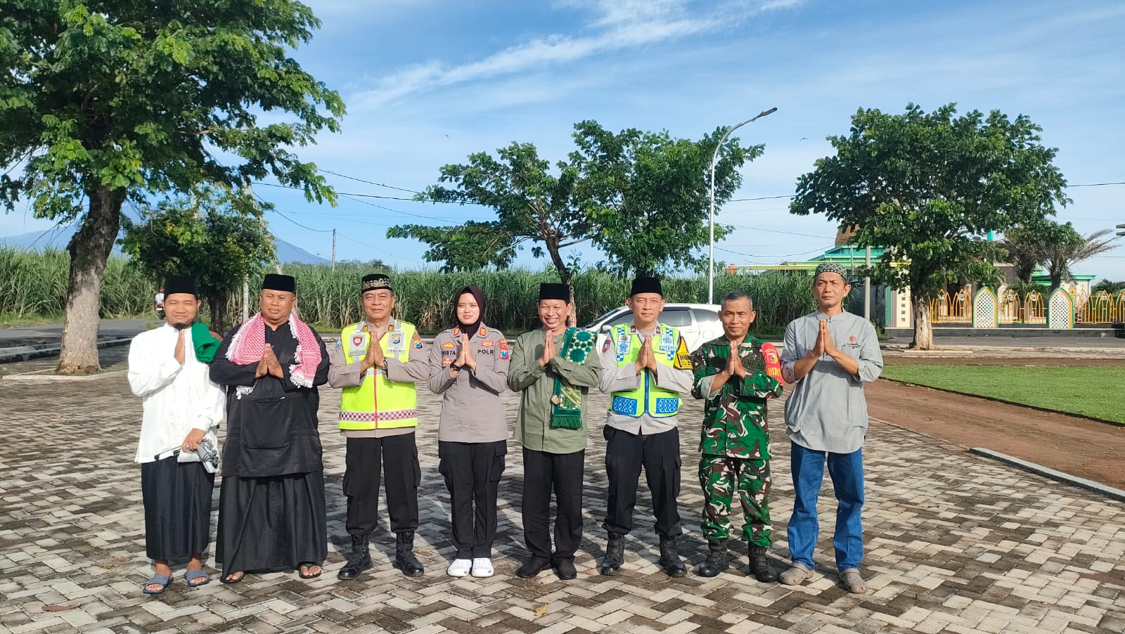 Kapolsek Maospati bersama Forkopimca Maospati mengikuti pelaksanaan Sholat Idul Fitri