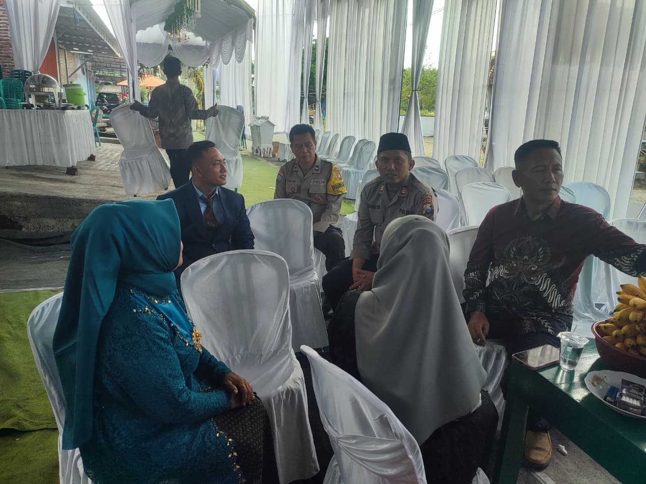 Kapolsek Karas polres Magetan bersama anggota melaksanakan patroli warga yang punya hajatan