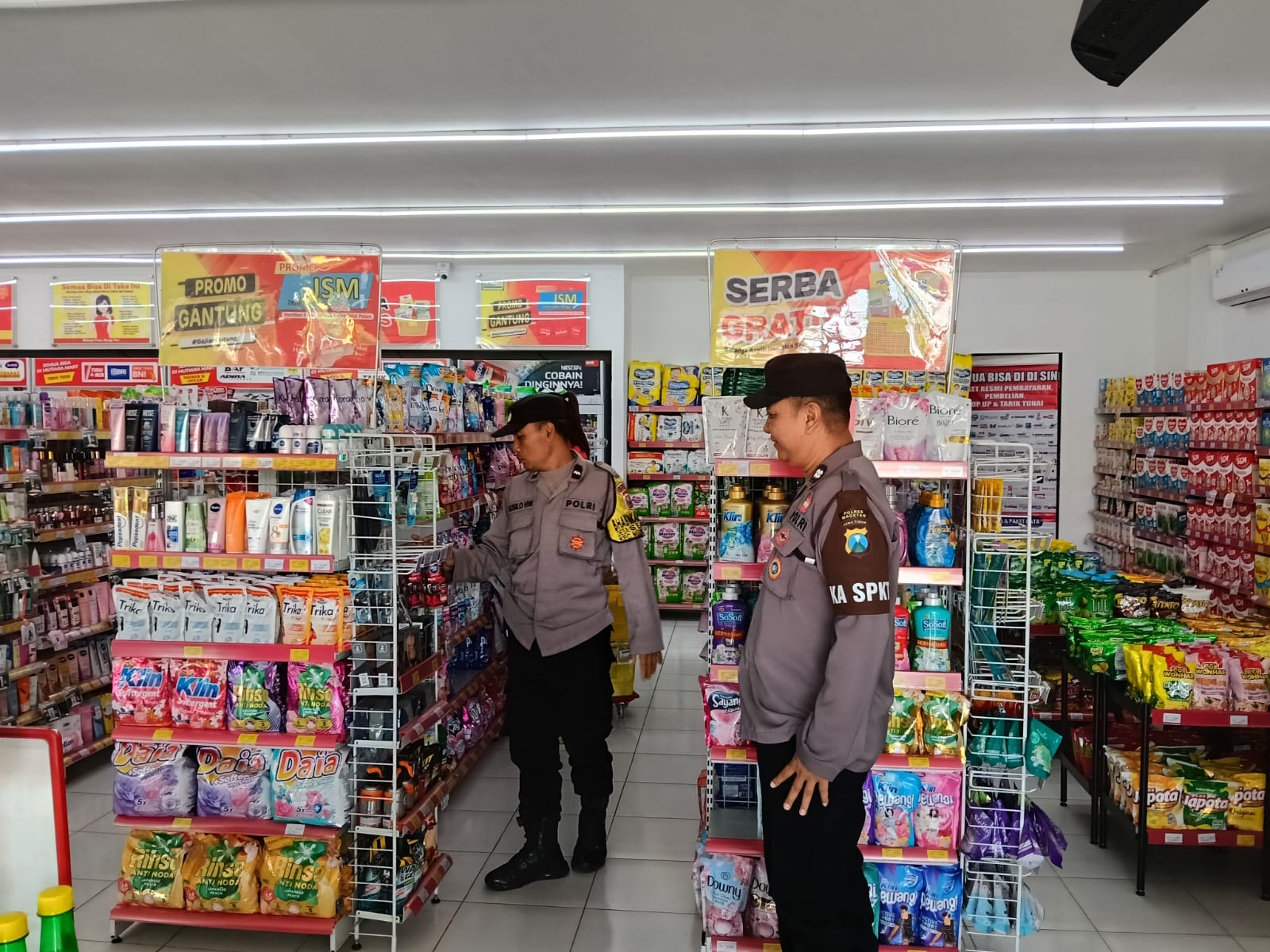 Patroli Objek Vital Mutiara Mart, Polsek Nguntoronadi Antisipasi Kenaikan Harga Bahan Pokok