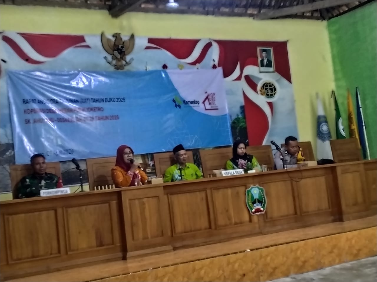 BHABINKAMTIBMAS DESA JOKETRO HADIRI RAT KE-1 KOPERASI DESA MERAH PUTIH TAHUN BUKU 2025
