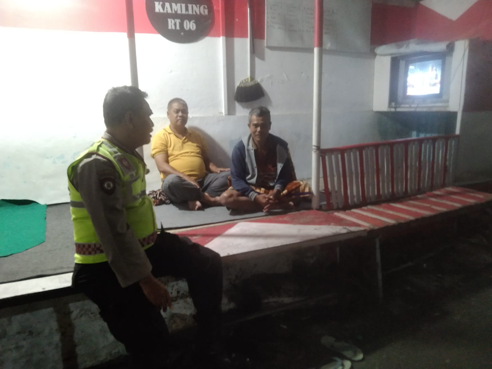 Antisipasi gangguan Kamtibmas, personil Polsek Plaosan Patroli dialogis ke Pos Kamling berikan himbauan awak pos kamling