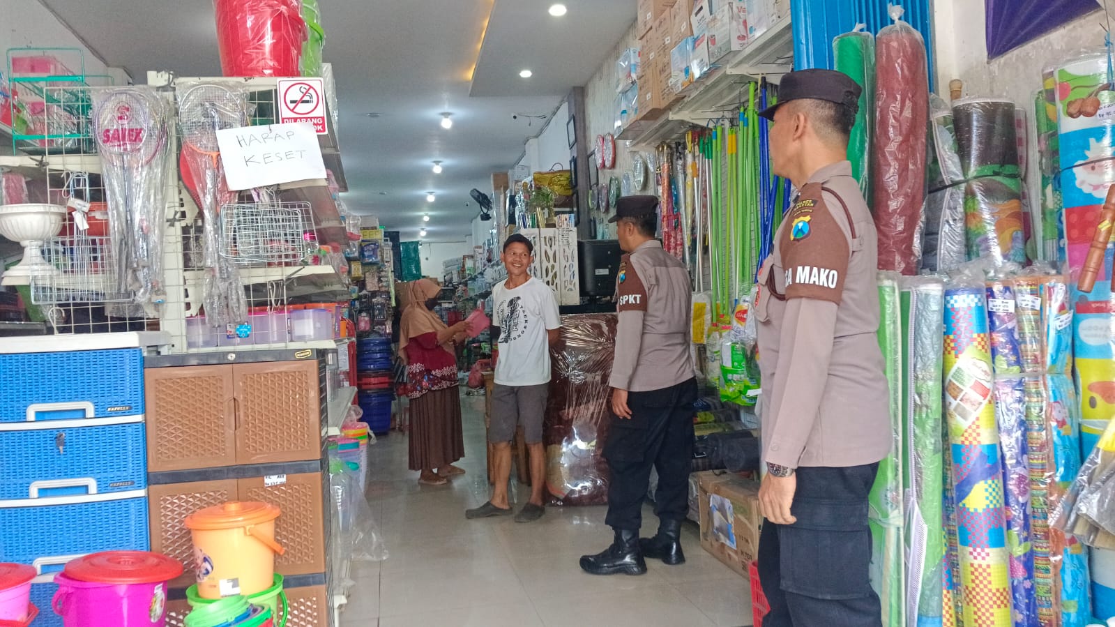 Patroli Dialogis di Pertokoan untuk Jaga Kamtibmas
