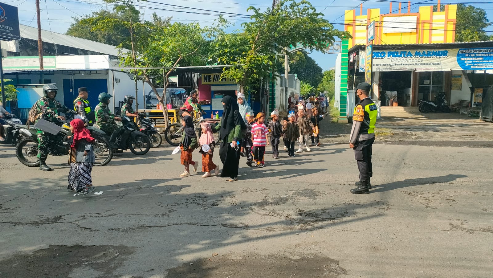 Anak - anak PAUD/TK Salsabila Barat turun ke Jalan