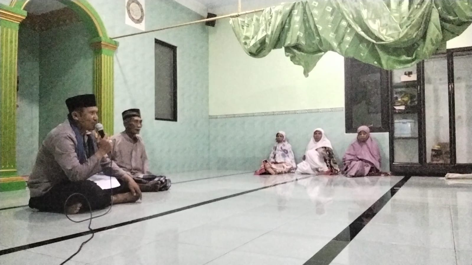 Kapolsek Karas polres Magetan silaturahmi menebar kebaikan di mushola Nurul Jadid Magetan