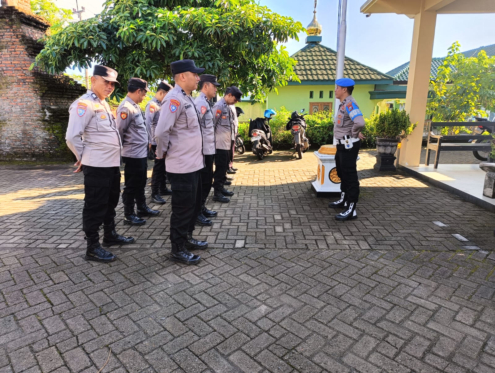 Polsek panekan siaga dan sambangi tempat produksi antisipasi giat mei day