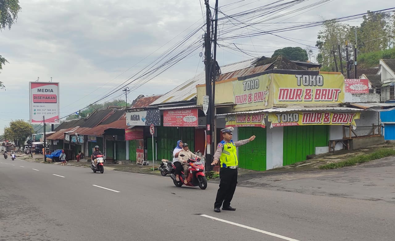 Wujudkan Kamseltibcarlantas di Wilayah, Anggota Polsek Plaosan Laksanakan Gatur dan Pam Rawan Pagi