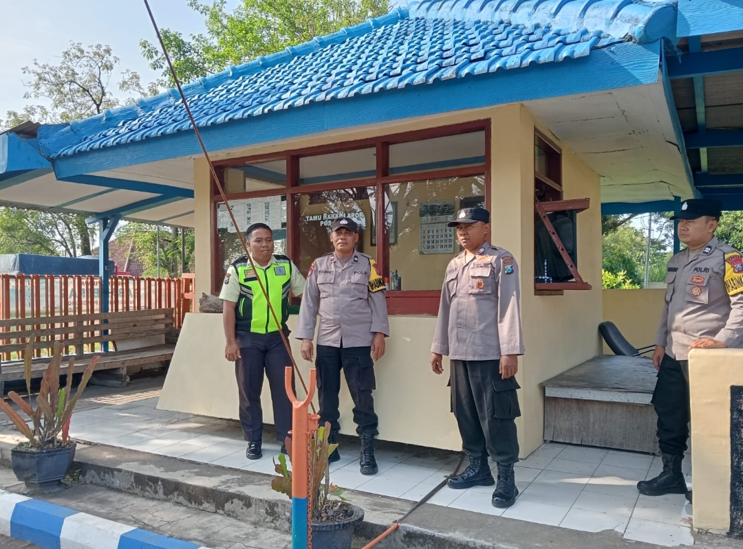 Personel Polsek Maospati Laksanakan Patroli Dialogis Bersama Petugas Keamanan Bulog Maospati