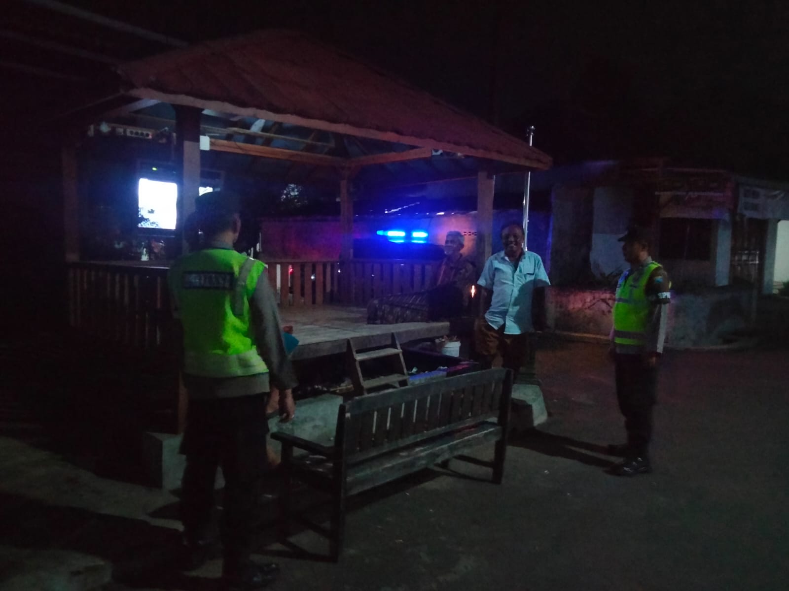 Patroli di Perkampungan