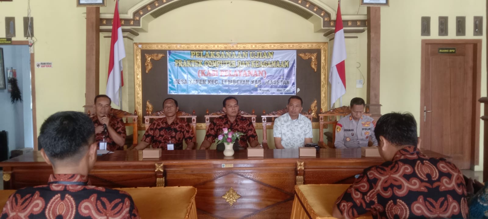 Kapolsek Lembeyan bersama Forkopimca Lembeyan hadiri kegiatan ujian praktek komputer dan keagamaan dalam rangka pengisian perangkat Desa Tapen Kecamatan Lembeyan jabatan Kasi Pelayanan