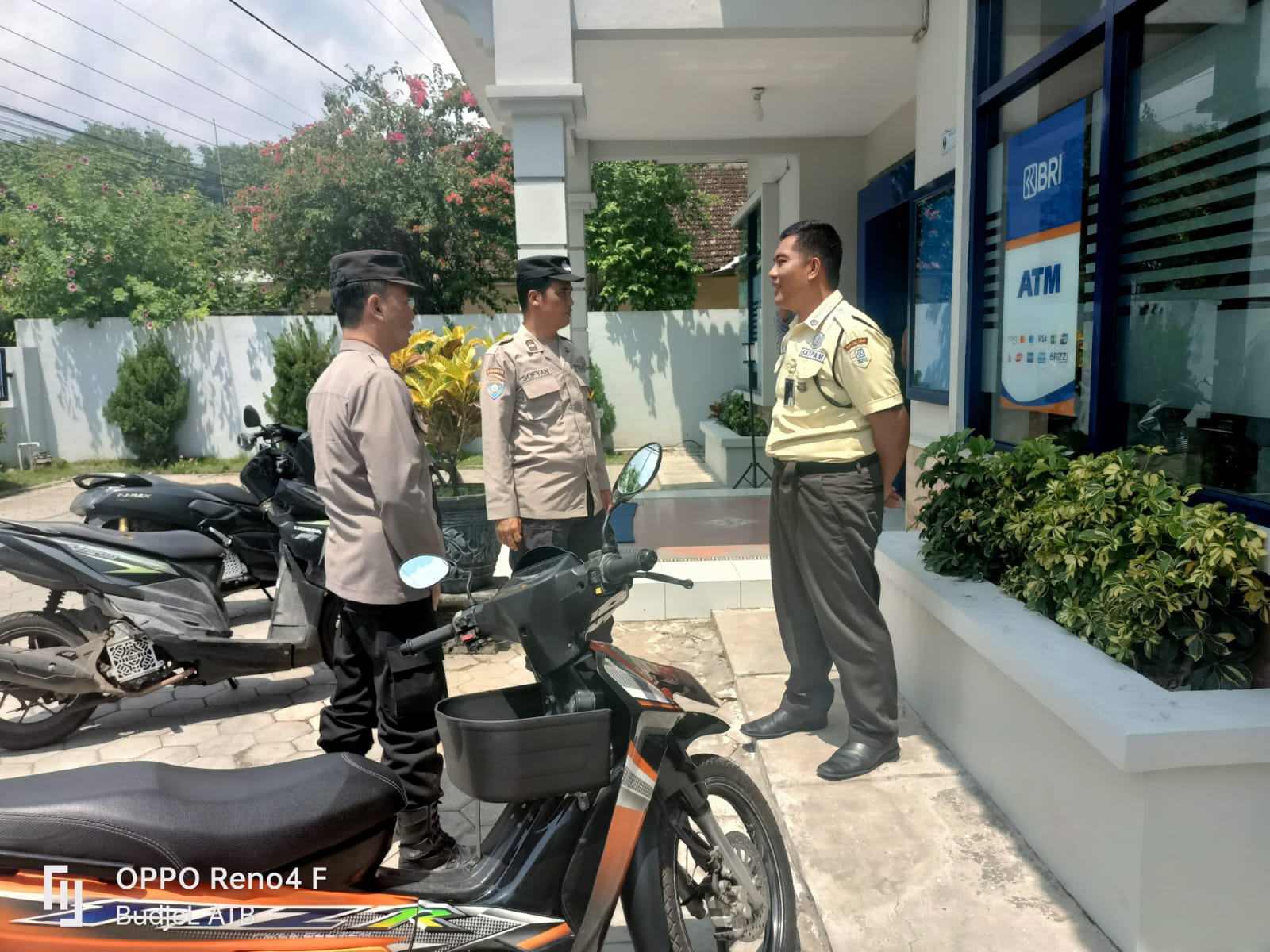 Dalam rangka menjaga situasi kamtibmas tetap aman dan kondusif, Kaspkt III Polsek Parang Polres Magetan Polda Jawa Timur Aiptu Purwanto, S.H. memimpin anggota melaksanakan patroli harkamtibmas guna mencegah aksi kriminalitas 3C di wilayah hukum Polsek Parang