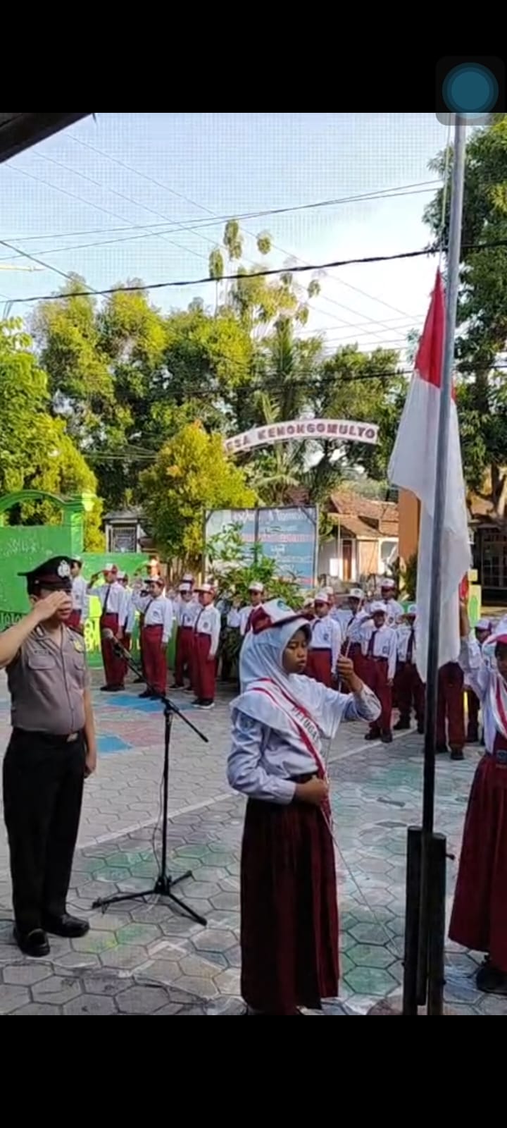 Polsek Nguntoronadi Tanamkan Disiplin dan Karakter Pelajar Lewat Upacara Bendera di SDN Goranggareng