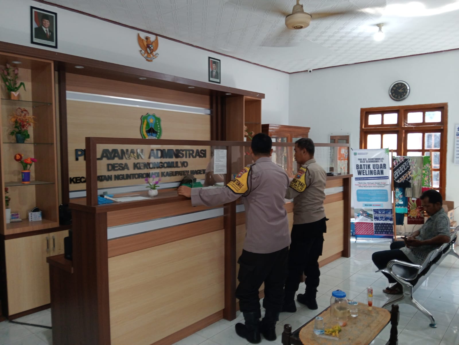 Patroli Kewilayahan, Polsek Nguntoronadi Pastikan Situasi Desa Kenongomulyo Tetap Kondusif