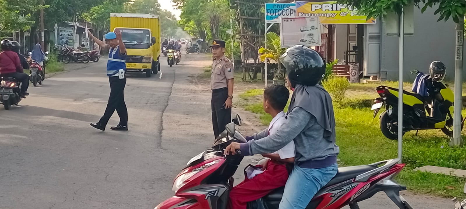 Polsek Kartoharjo Laksanakan Pamturlalin Rawan Pagi Demi Kelancaran Arus Lalu Lintas