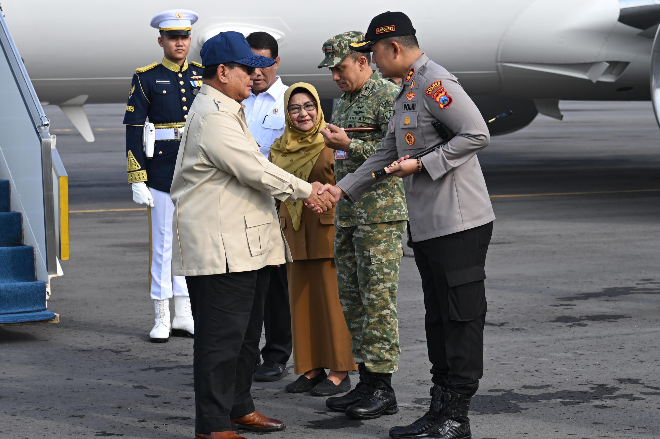 Kapolres dan Bupati Magetan Sambut Kedatangan Presiden Prabowo Transit di Lanud Iswahjudi, Pengamanan Disiagakan Penuh