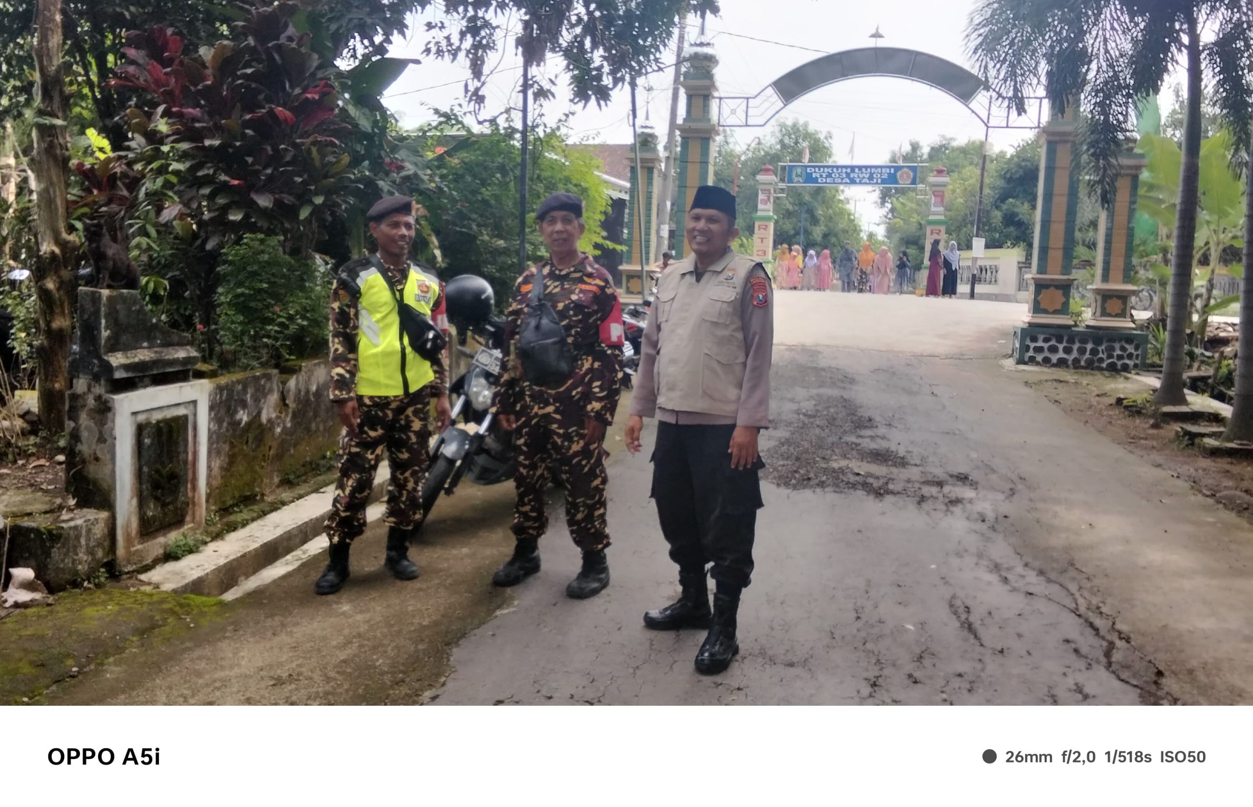 Kapolsek Karas polres Magetan bersama anggota melaksanakan Pam Muslimat kec Karas kab Magetan sit aman dan kondusif