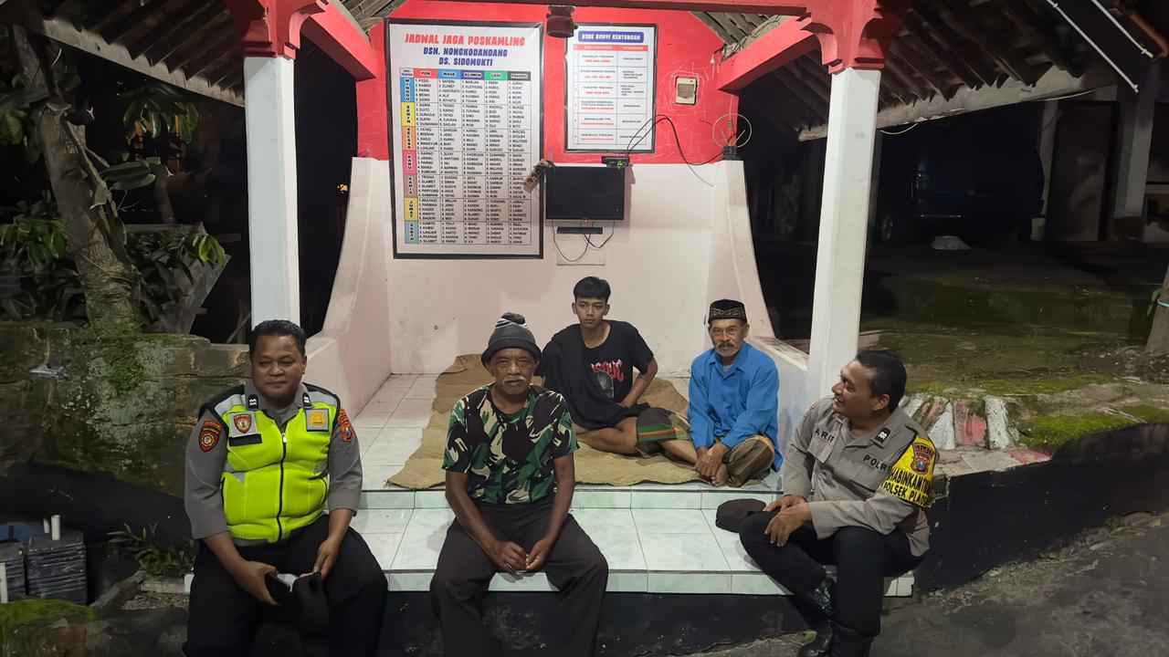 Antisipasi gangguan Kamtibmas, Anggota Polsek Plaosan Sambang SatKamling berikan himbauan Ke Warga Masyarakat