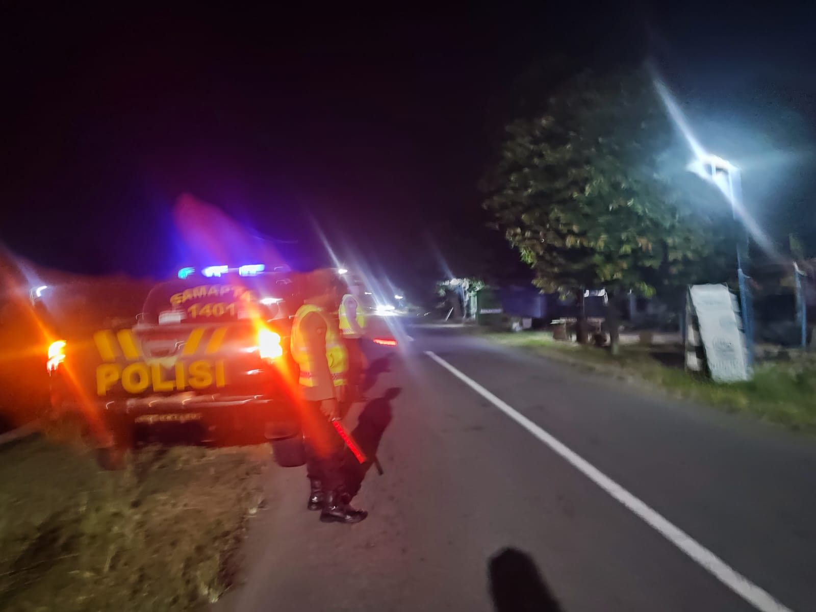 Anggota Jaga Polsek Barat meningkatkan kegiatan patroli Blue Light di sepanjang Jalan Raya Kanal Desa Bogorejo guna mencegah also Balap Liar