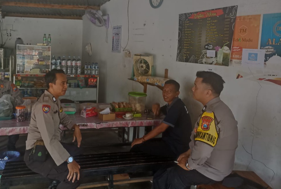 Kapolsek Parang Polres Magetan Polda Jawa Timur memimpin anggota Polsek Parang melaksanakan kegiatan Pemeliharaan Keamanan dan Ketertiban Masyarakat (Harkamtibmas).