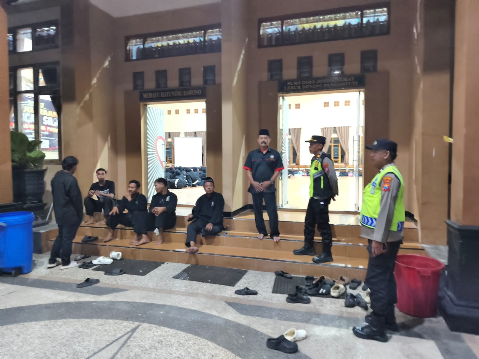 Kegiatan pengamanan latihan rutin PSHT Ranting Sukomoro yang dilaksanakan di Padepokan PSHT Cabang Magetan