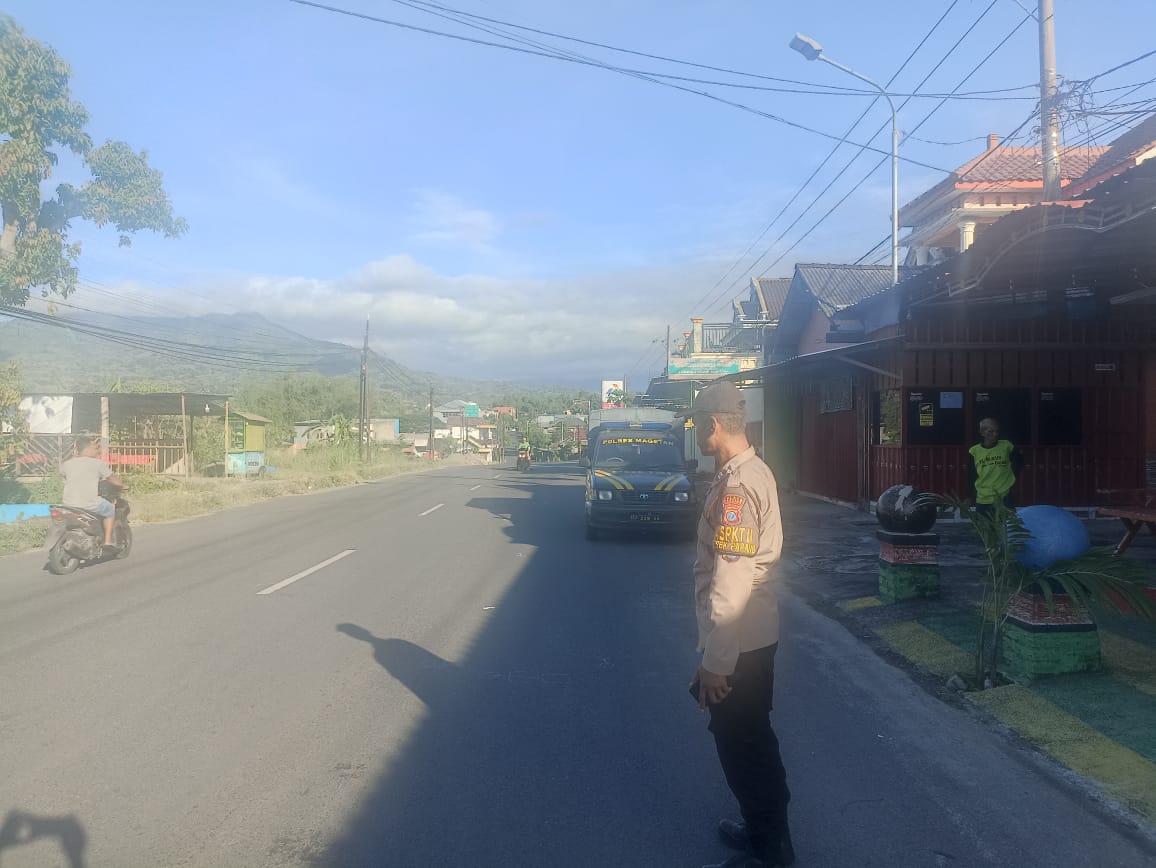 Polsek Parang Polres Magetan Polda Jawa Timur melaksanakan TPTKP laka lantas di Jalan Raya Parang – Lembeyan.