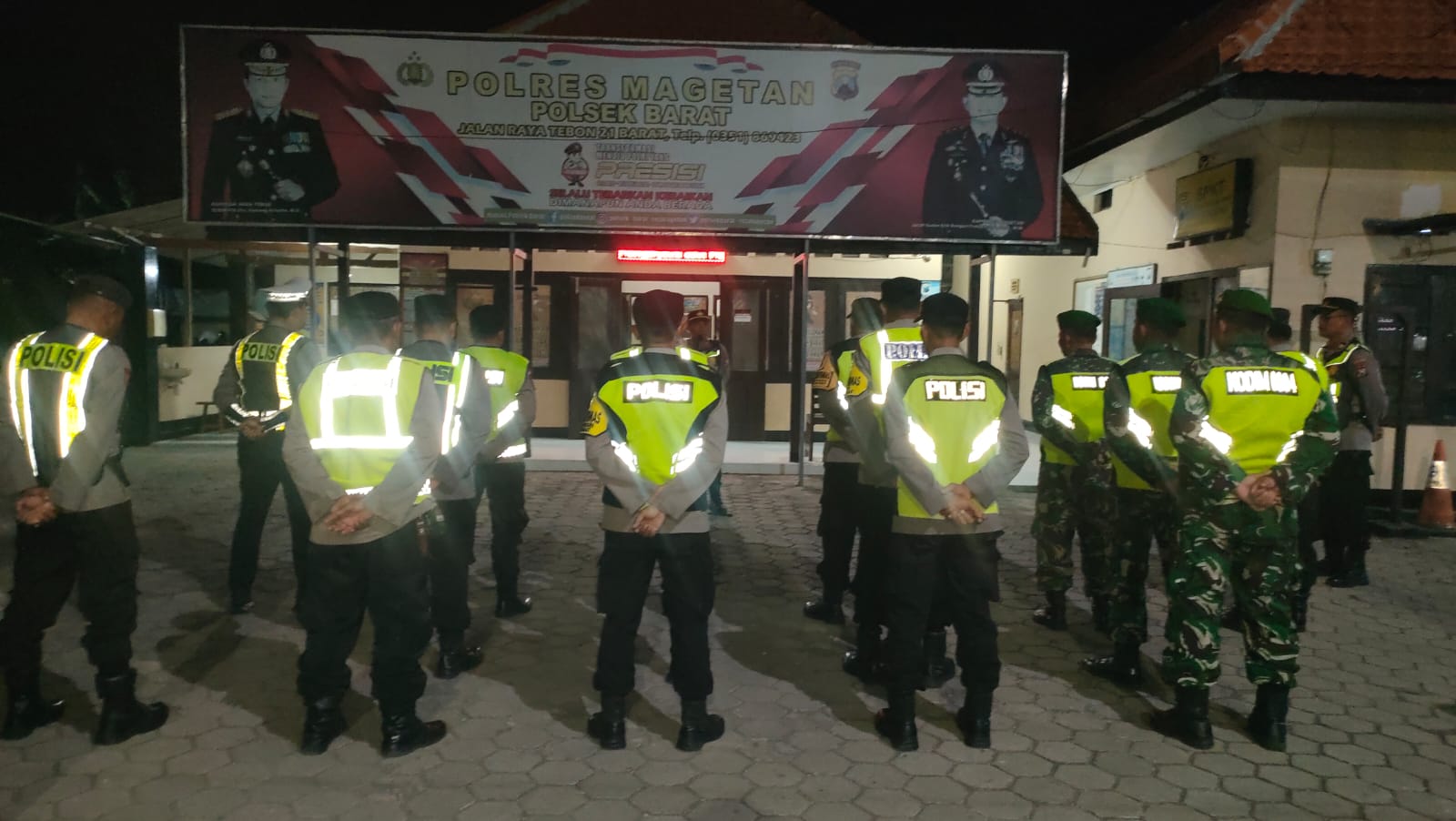 Kapolsek Barat memimpin apel persiapan pengamanan kegiatan takbir keliling malam Hari Raya Idul Adha 1447 H di wilayah Kecamatan Barat.