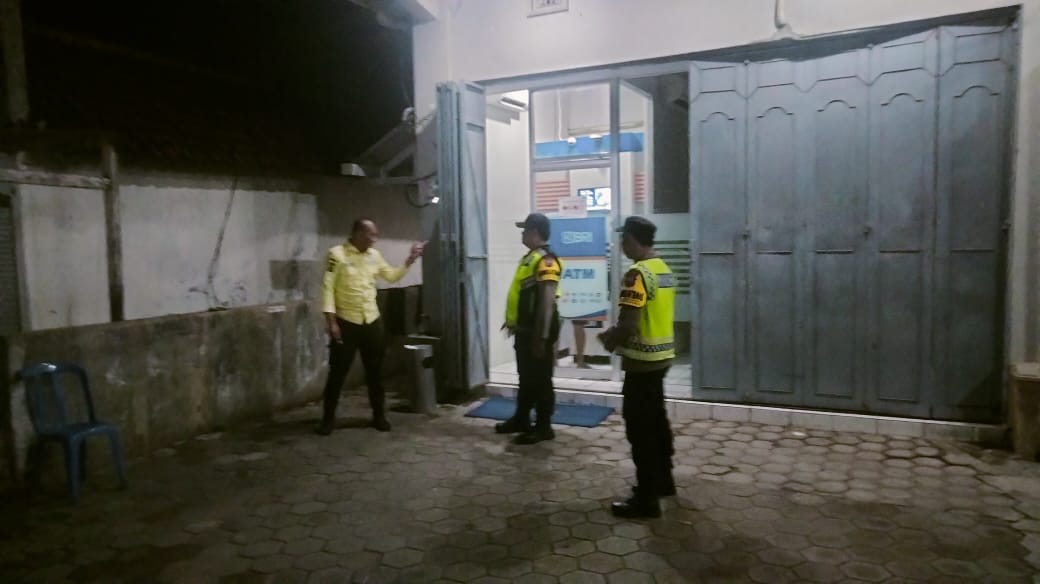 Patroli Dialogis, Polsek Kartoharjo Imbau Satpam BRI Tingkatkan Kewaspadaan