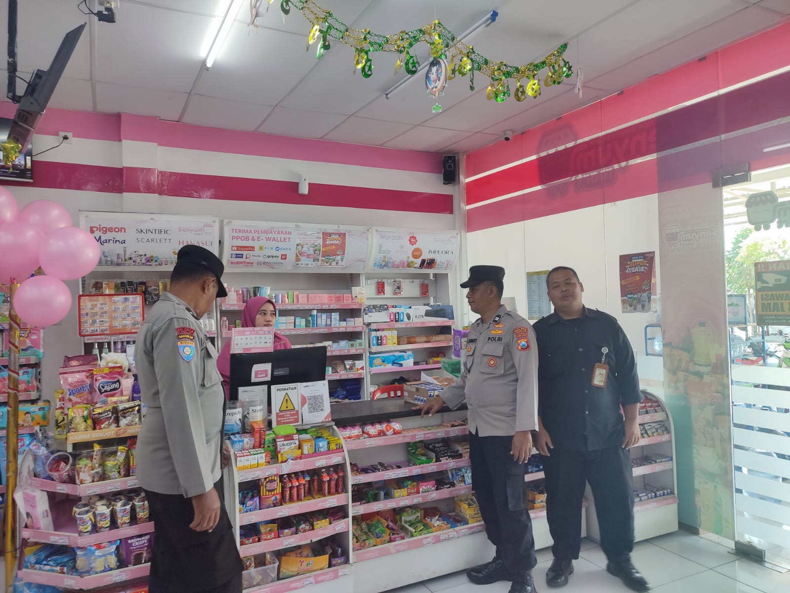 Antisipasi gangguan kamtibmas Polsek Barat melaksanakan patroli kamtibmas di pertokoan/Swalayan