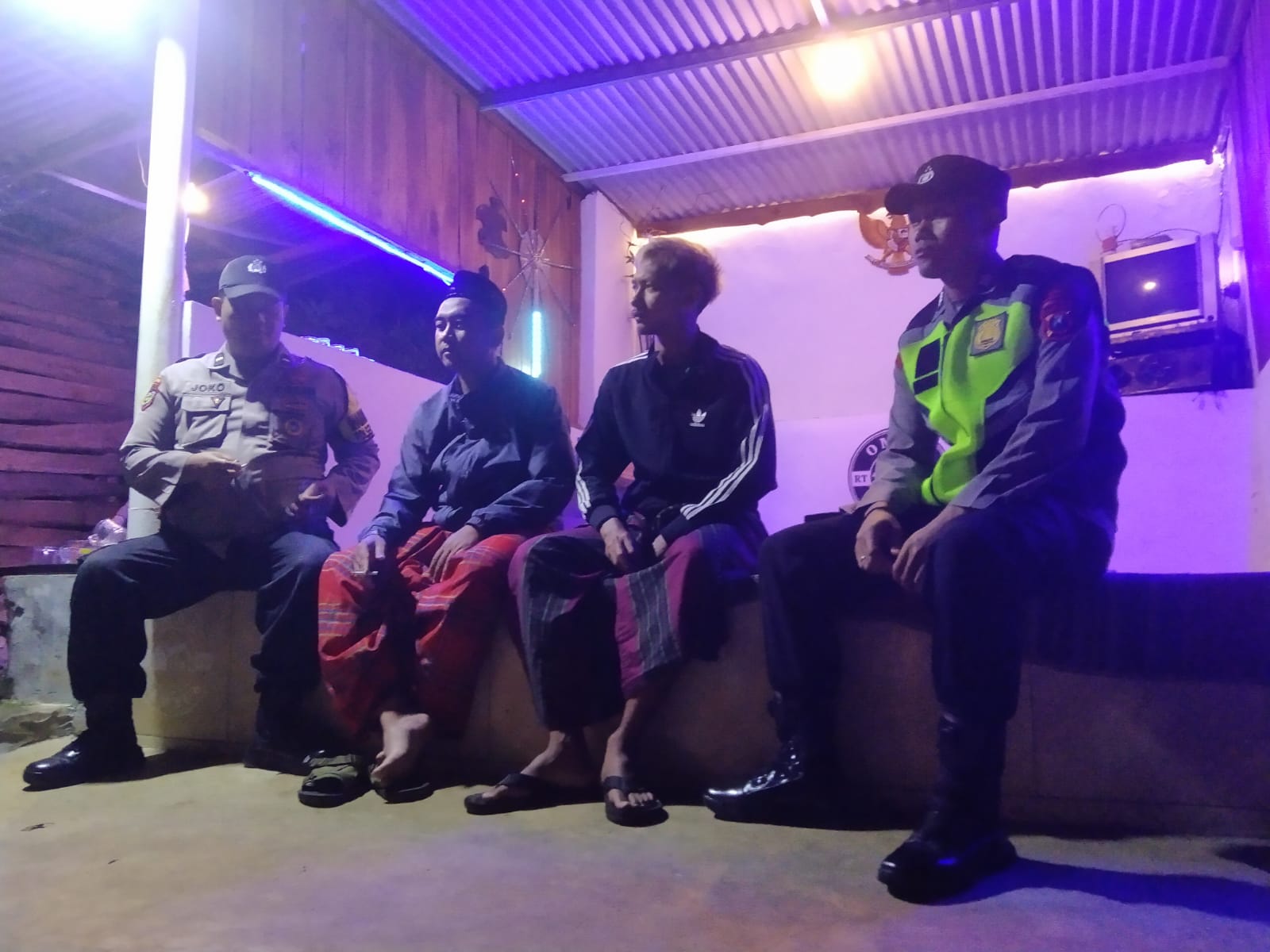 Antisipasi gangguan Kamtibmas, Polsek Plaosan Sambang Pos Kamling berikan himbauan ke Masyarakat