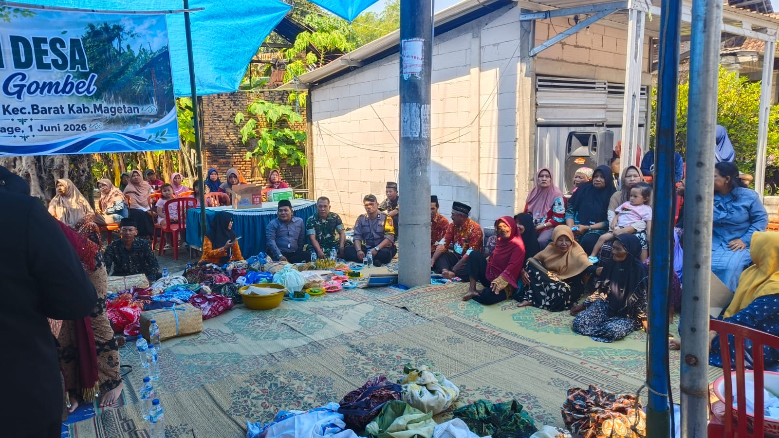 Bhabinkamtibmas Desa Bogorejo Hadiri Giat Bersih Desa di Sendang Desa Bogorejo