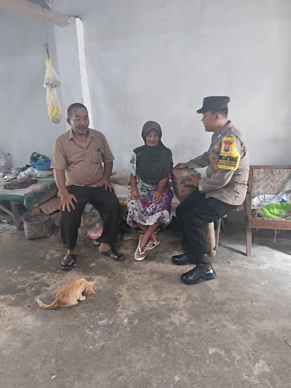 Jumat Berbagi, Polsek Nguntoronadi Salurkan Bantuan kepada Warga Desa Petungrejo