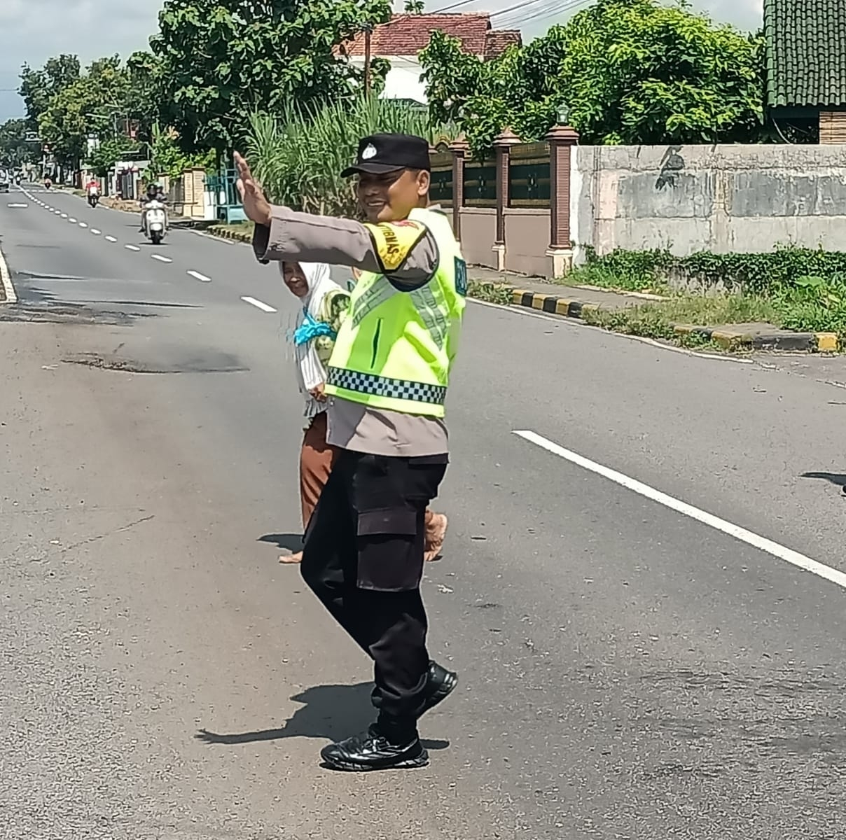 POLSEK SUKOMORO LAKSANAKAN PENGAMANAN RAWAN PAGI UNTUK WUJUDKAN KAMSELTIBCAR LANTAS
