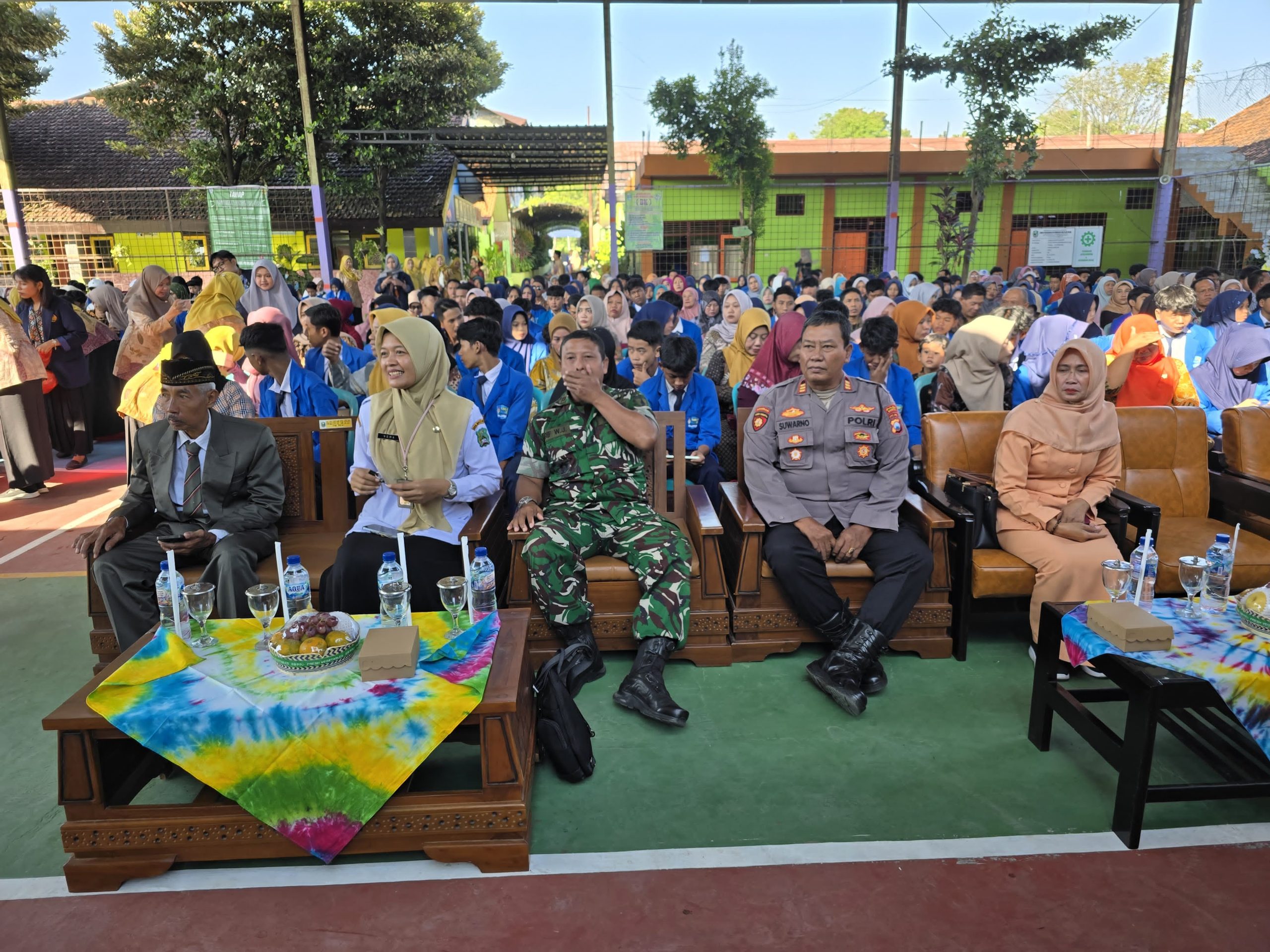 Wakapolsek Maospati Hadiri Pelepasan Siswa Kelas IX SMPN 3 Maospati Tahun Ajaran 2025/2026