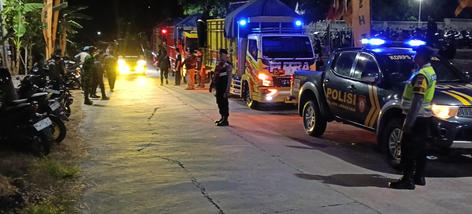 Kapolsek Lembeyan pimpin pamwal kegiatan ke SH - an Calon Warga Baru PSHT Ranting Lembeyan menuju ke Padepokan PSHT Cabang Magetan