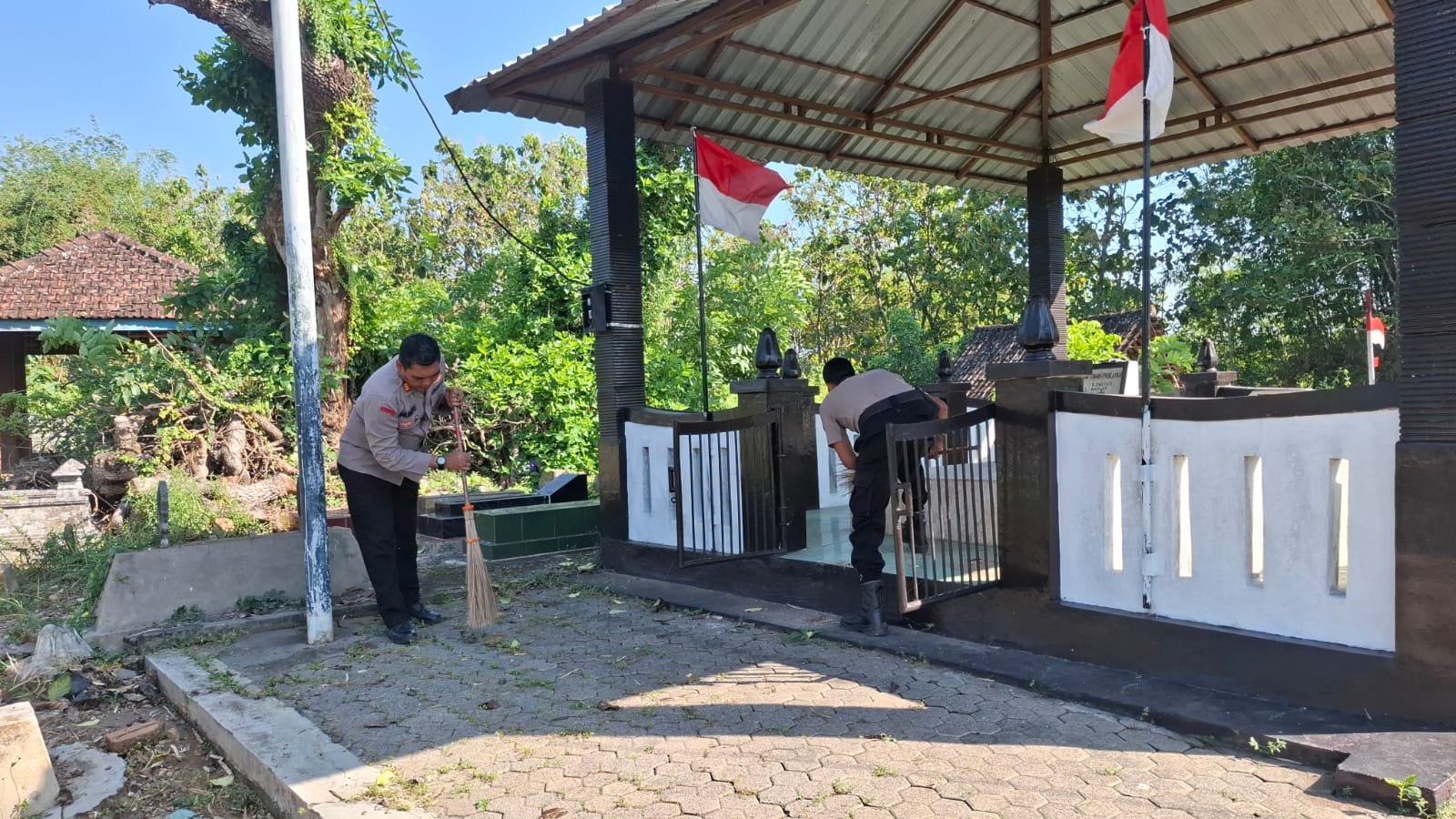 Polsek Ngariboyo Laksanakan Kurve di Makam Inspol Ismiadi Jelang HUT Bhayangkara ke-80 🇮🇩