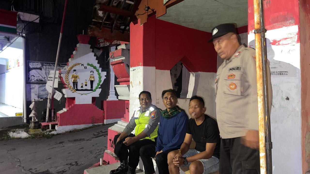 Antisipasi gangguan Kamtibmas, Anggota Polsek Plaosan Sambangi Pos Kamling guna berikan himabuan