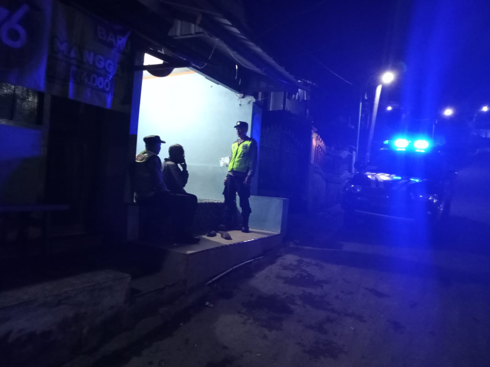 Antisipasi gangguan Kamtibmas, Anggota Polsek Plaosan Sambang Pos Kamling guna berikan himabuan