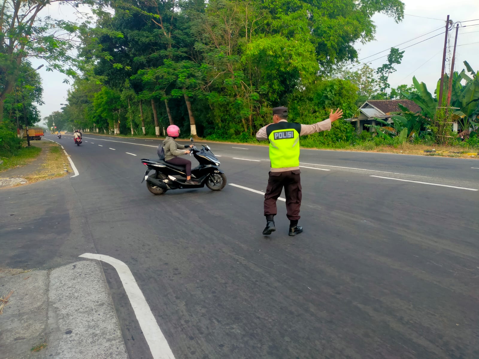 PAM Rawan Pagi, Polsek Sukomoro Hadir Wujudkan Keamanan dan Kelancaran Aktivitas Masyarakat