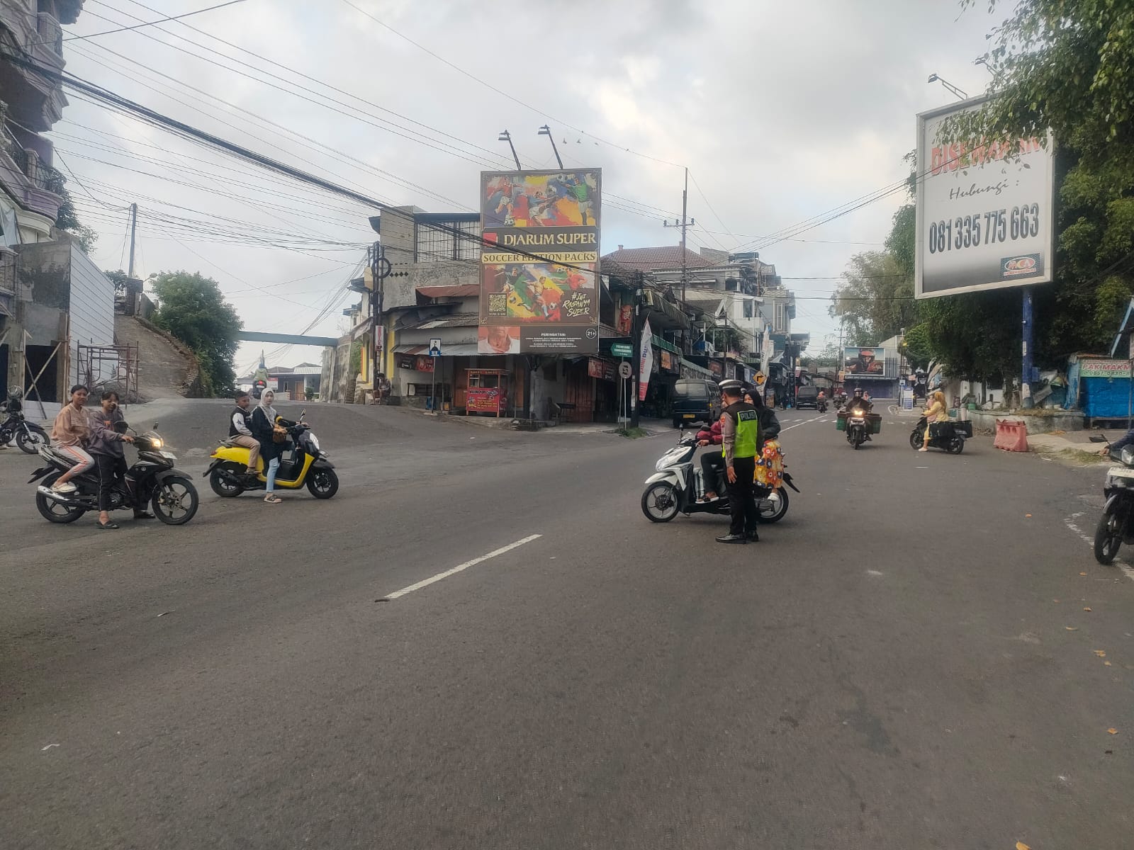 wujudkan Kamseltibcarlantas dijalan, Anggota Polsek Plaosan Laksanakan Gatur dan Pam Rawan Pagi di titik titik rawan laka