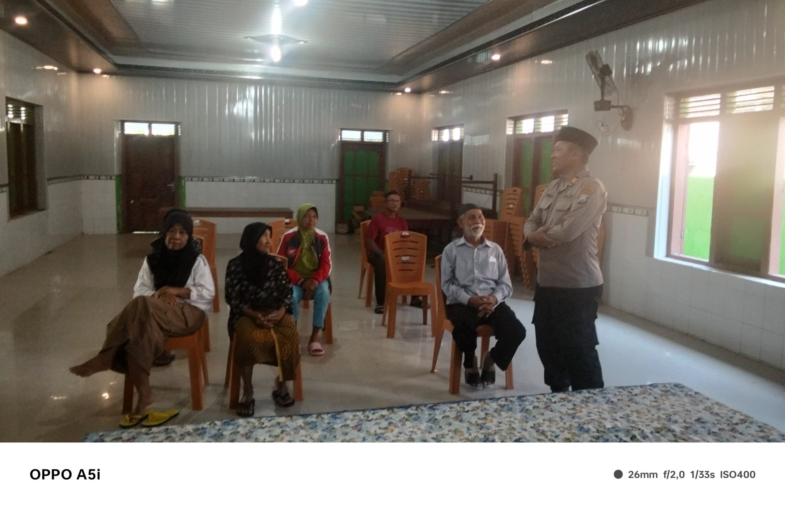 Kapolsek Karas polres Magetan silaturahmi bersama anggota di balai desa ginuk kec Karas kab Magetan