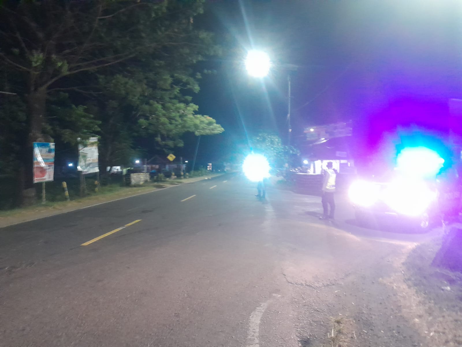 Patroli Polsek Kartoharjo Intensif di Simpang Tiga Bayemtaman, Antisipasi Laka Lantas dan Gangguan Kamtibmas