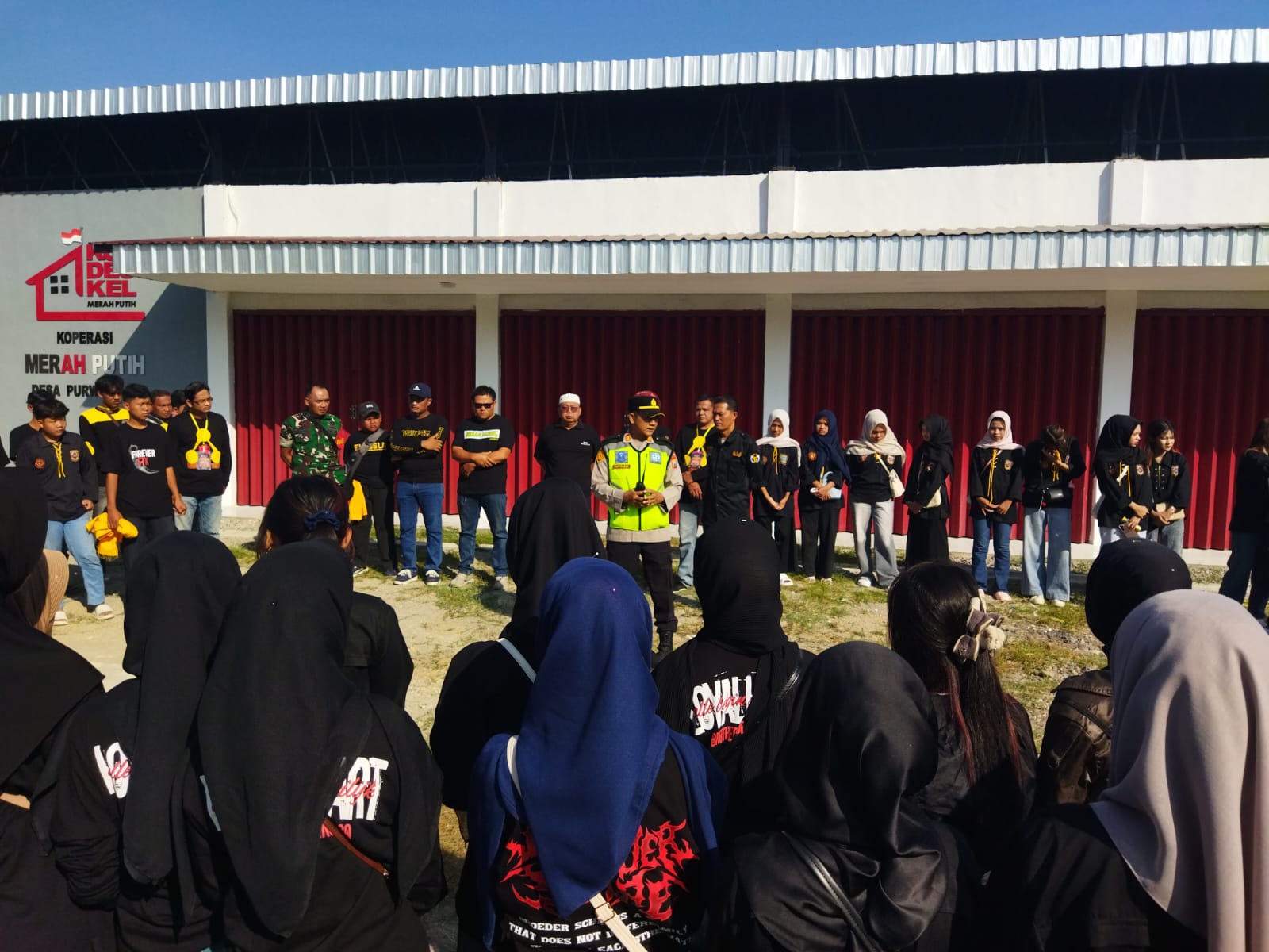 Polsek Nguntoronadi Laksanakan Pengamanan dan Pengawalan Keberangkatan 135 Warga PSHW TM Menuju Suran Agung di Madiun