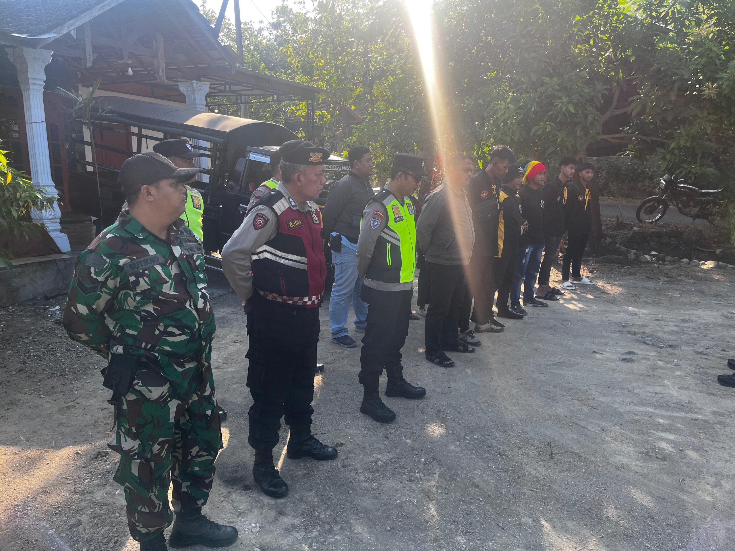 POLSEK PARANG POLRES MAGETAN POLDA JAWA TIMUR  LAKUKAN PENGAMANAN DAN PENGAWALAN KEBERANGKATAN WARGA PSHW TM RANTING PARANG MENUJU SURANAGUNG 2026