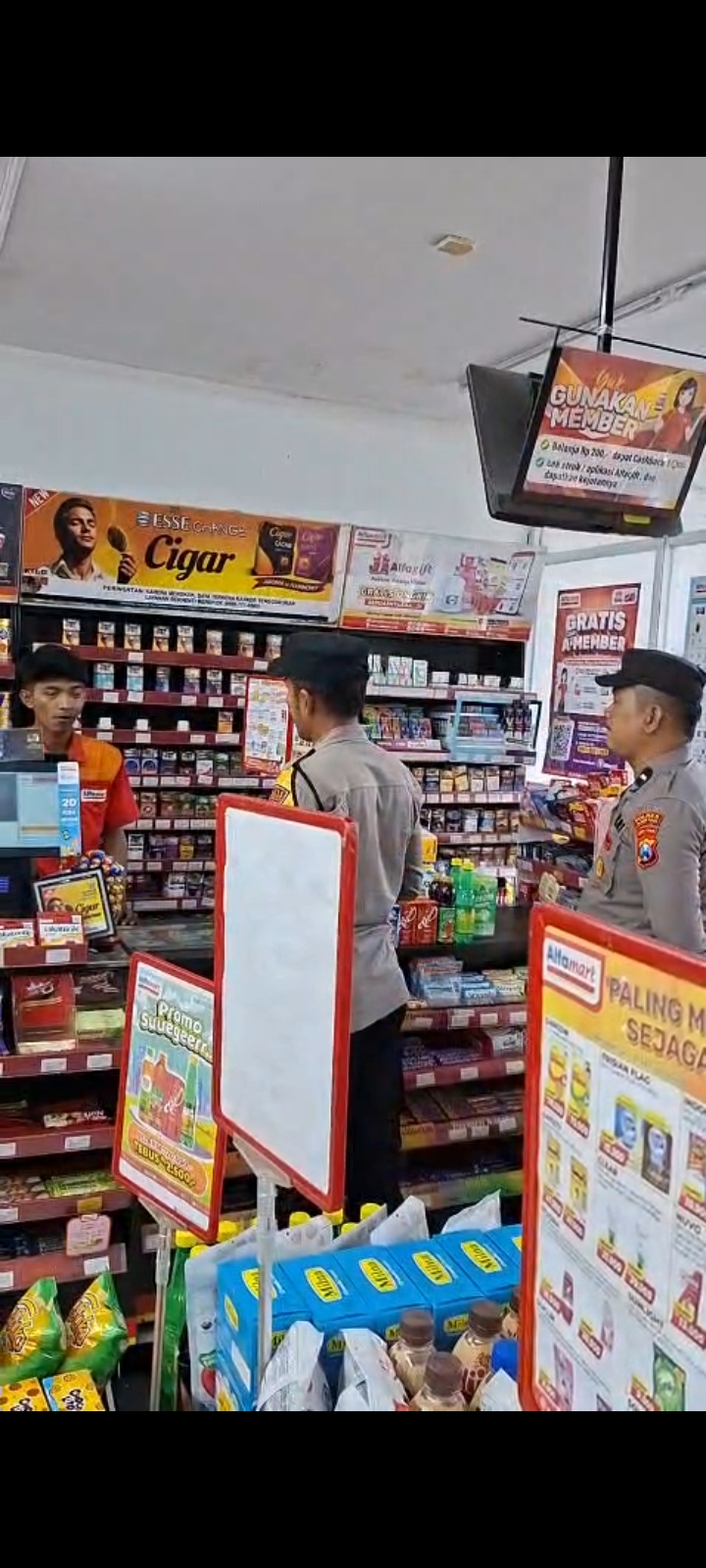 Polsek Panekan Laksanakan Patroli Kamtibmas di Pusat Perbelanjaan Alfamart