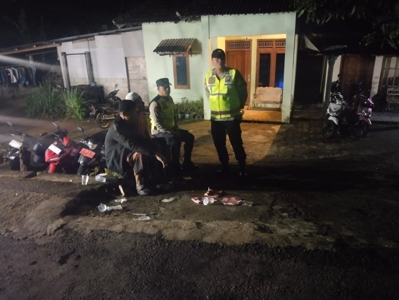 POLSEK PARANG POLRES MAGETAN POLDA JAWA TIMUR TINGKATKAN PATROLI HARKAMTIBMAS, ANTISIPASI 3C DAN AJAK MASYARAKAT JAGA KAMTIBMAS JELANG BULAN SURO SERTA PENGESAHAN WARGA BARU PSHT