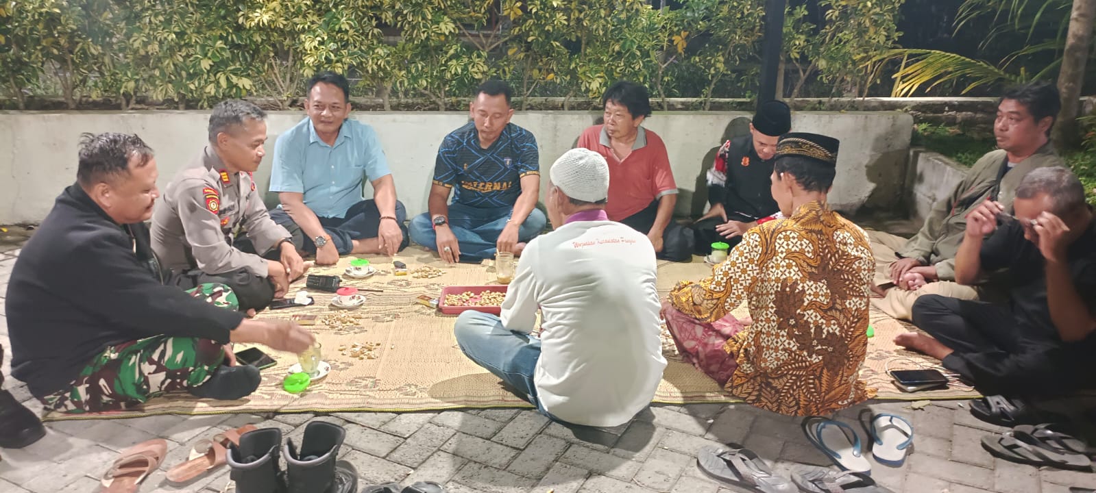 Kapolsek Kartoharjo Sambangi Tokoh Agama dan Tokoh Masyarakat di Bayemtaman, Perkuat Sinergi Harkamtibmas