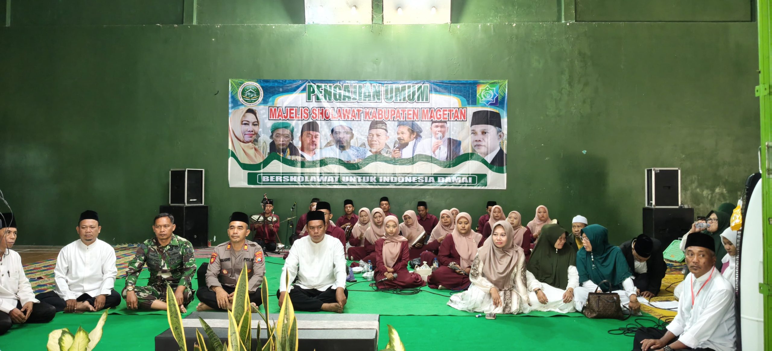 PELAYANAN MASYARAKAT POLSEK PARANG POLRES MAGETAN POLDA JAWA TIMUR AMANKAN PENGAJIAN MAGETAN BERSHOLAWAT, POLRI AJAK MASYARAKAT DUKUNG KAMTIBMAS SAAT RANGKAIAN PENGESAHAN PSHT