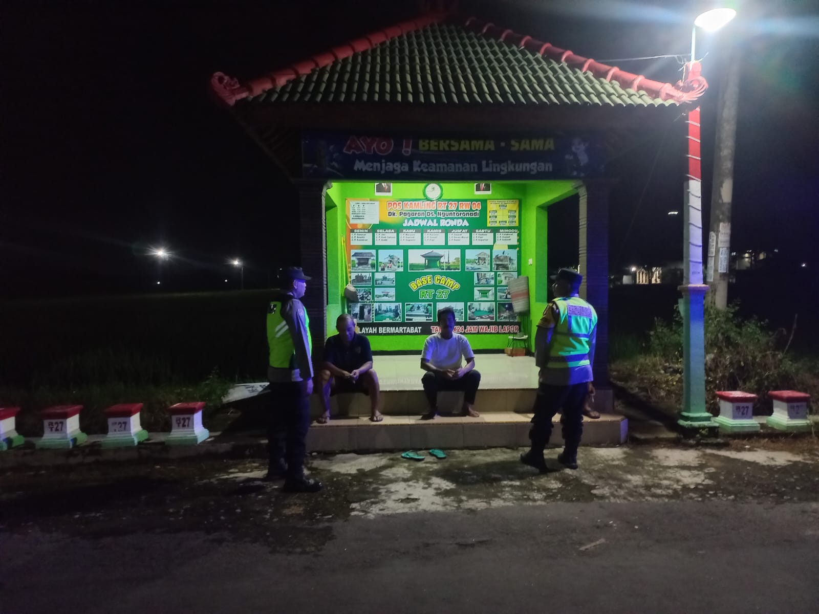 Polsek Nguntoronadi Perkuat Sinergitas dengan Warga melalui Pembinaan Poskamling di Desa Nguntoronadi