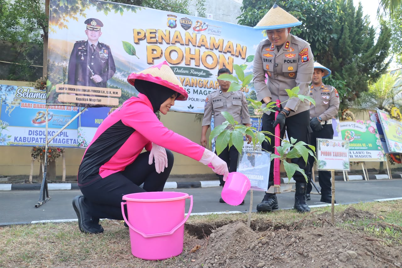 Tak Hanya Jaga Kamtibmas, Polres Magetan Peduli Lingkungan Lewat Penanaman Pohon
