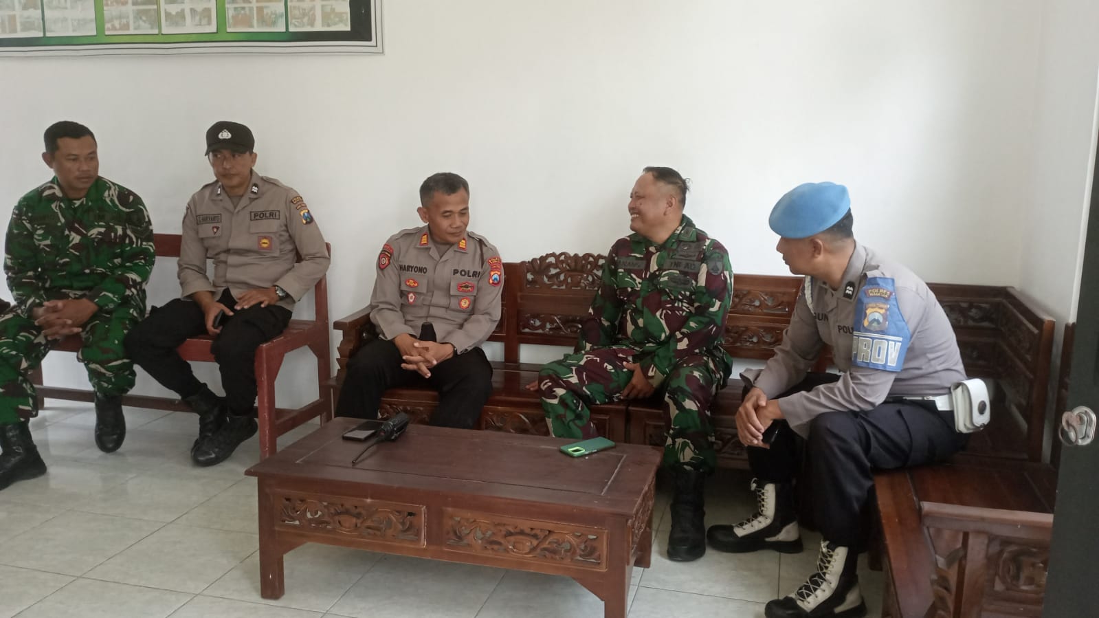 Kapolsek Kartoharjo Jalin Silaturahmi dengan Danposramil, Perkuat Sinergitas TNI-Polri Jaga Kamtibmas