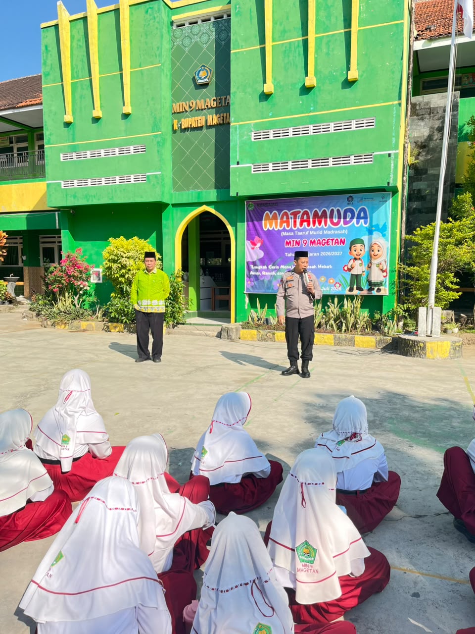 Kanit Binmas Polsek Nguntoronadi Berikan Sosialisasi Anti-Bullying kepada Siswa Baru MIN 9 Magetan dalam Kegiatan MATAMUDA